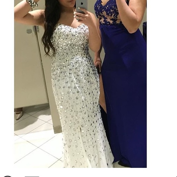 White prom dress - Picture 4 of 5